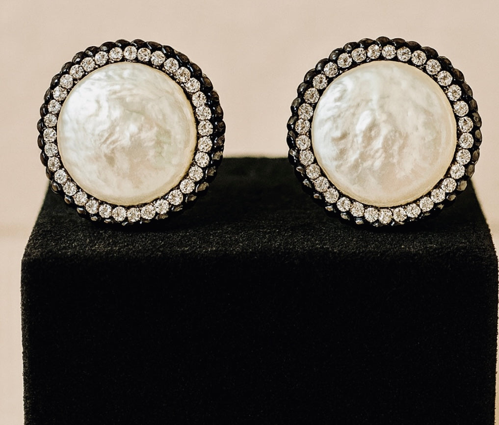 MARGIELLA Baroque Flat Pearl Earrings